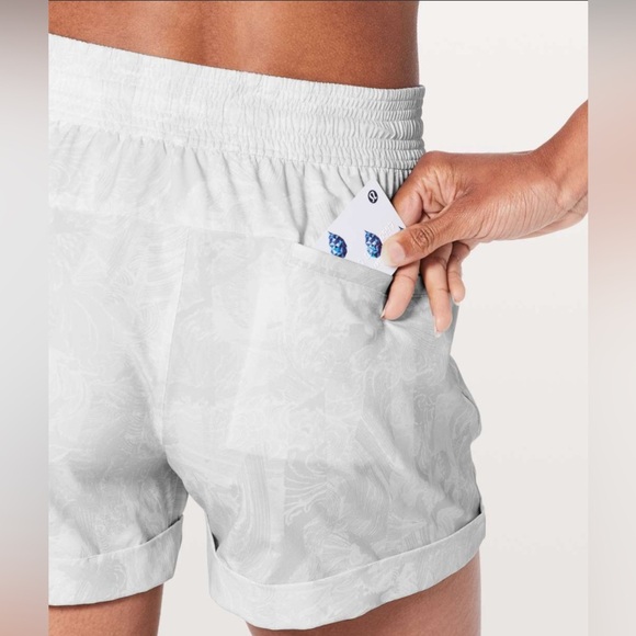 LULULEMON Spring Break Away Shorts *4 Way Stretch 3" Size 10 Eternal White Wave - Picture 9 of 10